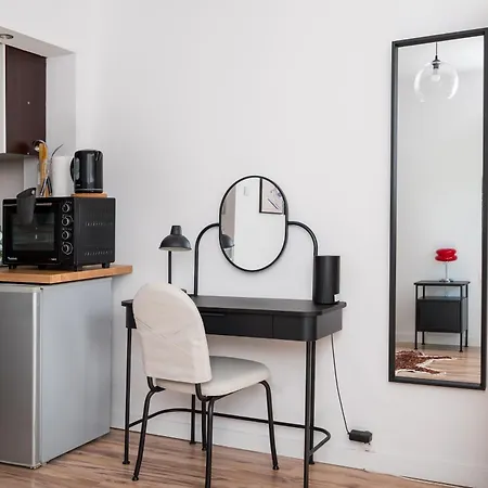 Apartment Okecie Comfy By Bookinghost *
