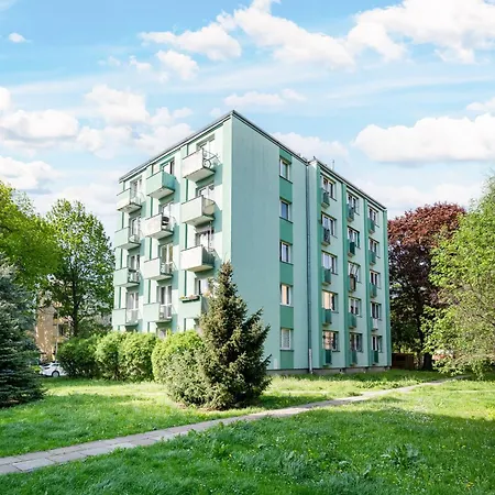 Apartment Okecie Comfy By Bookinghost *