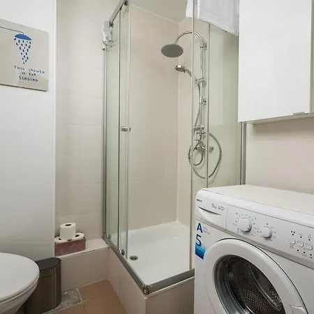 아파트 Okecie Comfy By Bookinghost 바르샤바