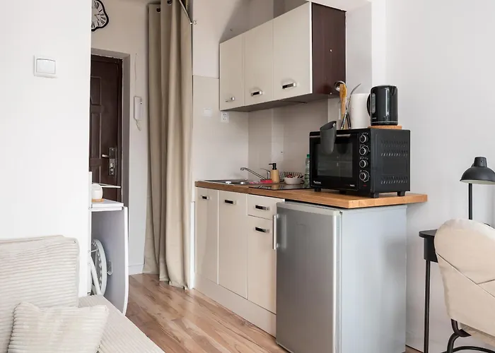 Okecie Comfy By Bookinghost Lejlighed *